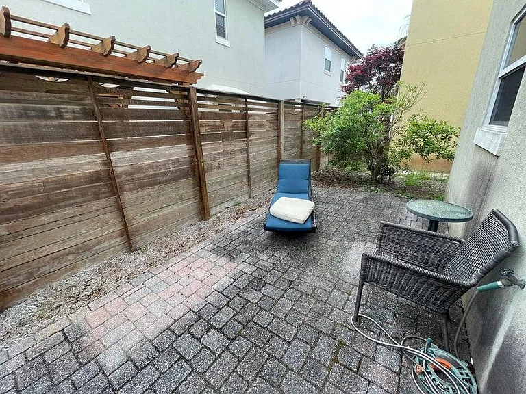 241 Inverrary Dr — Photo 4