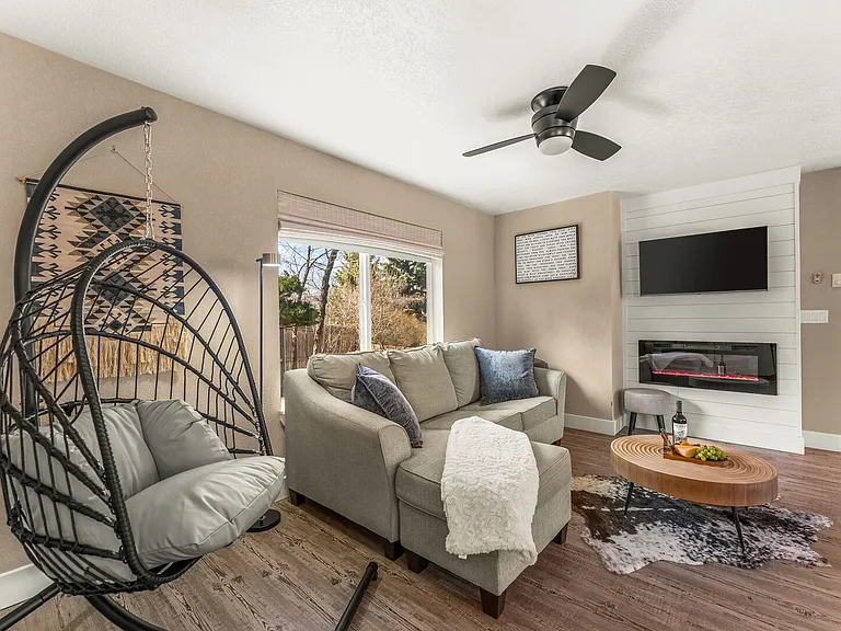 3120 N Chelton Rd — Photo 3