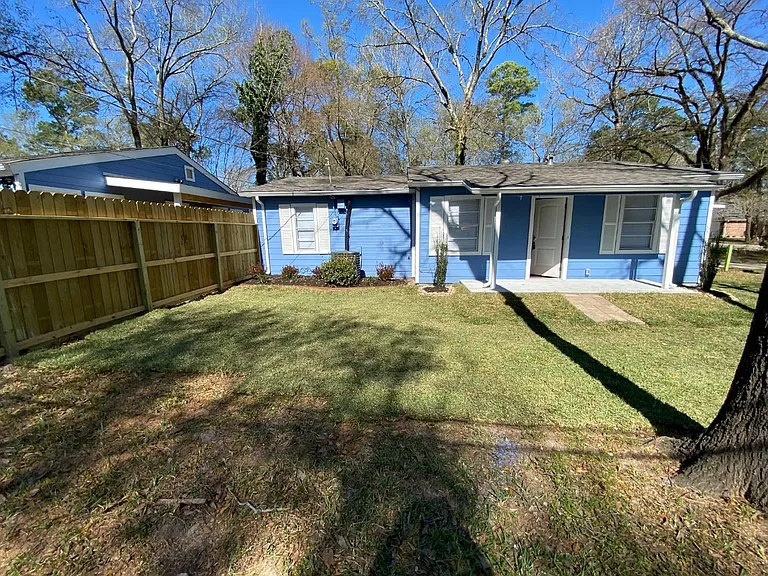 410 Shirlington Rd — Photo 1