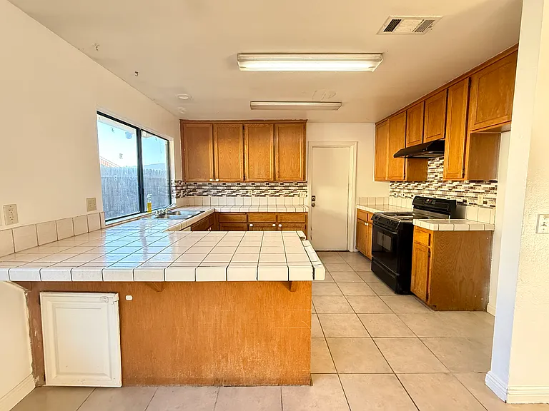 1307 W Heald Ave — Photo 4