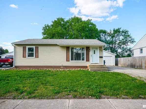 1836 Columbus Dr, Pekin, IL 61554