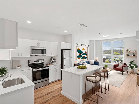 2nd image of 140 Rantoul St #309