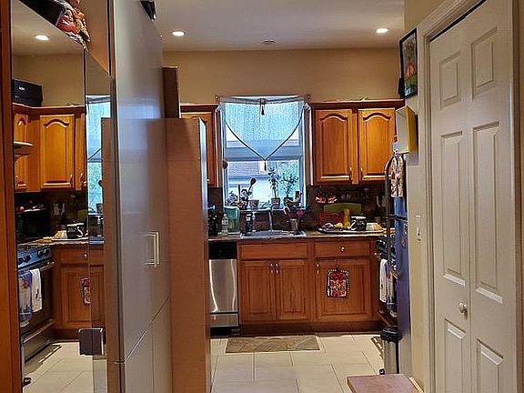 3rd image of 89 Bay 26 St #3A