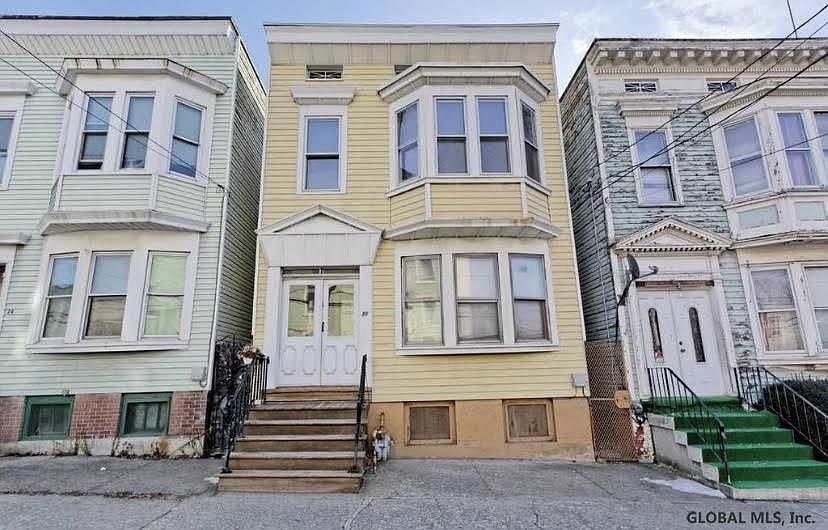 2nd image of 36 Elizabeth St