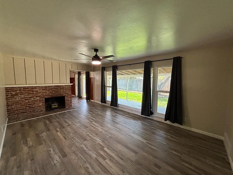 1903 W Fountain Way — Photo 6