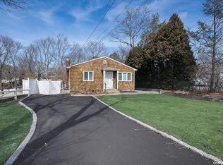 19 Locust Ave, Farmingville, NY 11738