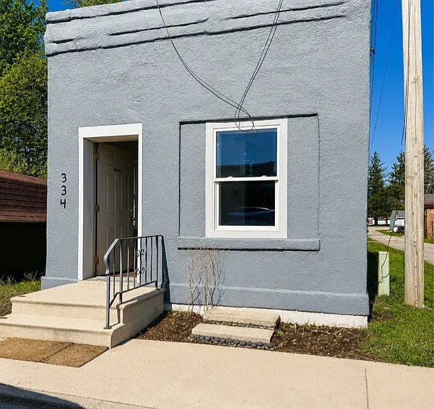 334 Center St — Photo 1