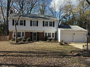 4136 Point Hollow Ln, Fairfax, VA 22033