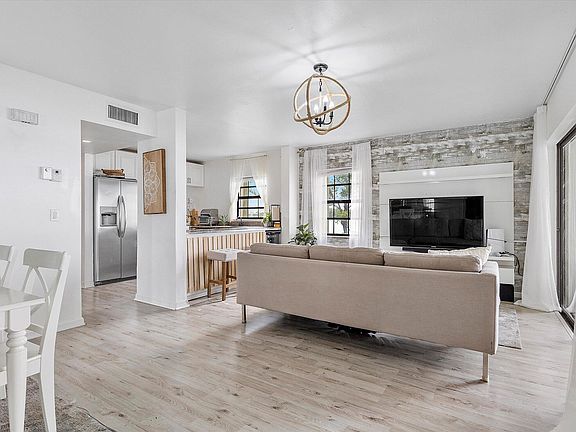 3rd image of 809 Republic Court