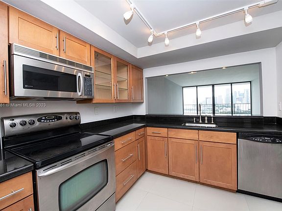 5th image of 555 NE 15th St APT 26H