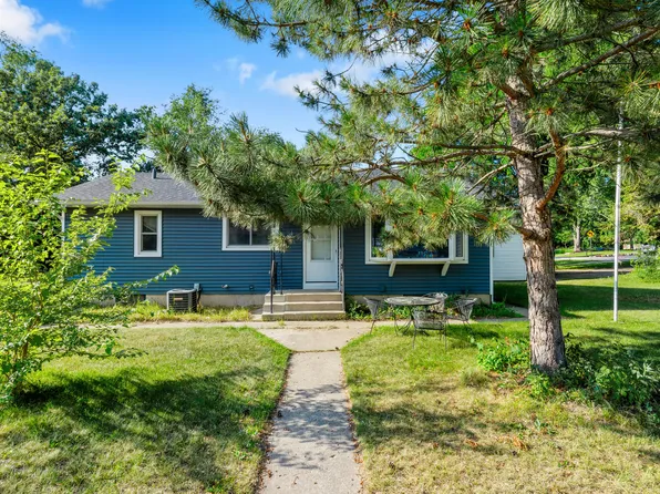 3511 W Lake Shore Dr, Wonder Lake, IL 60097