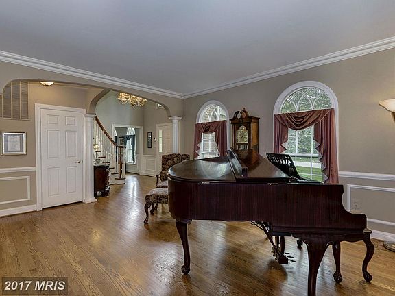 5th image of 907 Malvern Hill Dr
