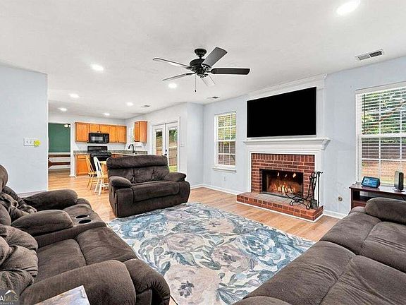 4th image of 4347 Sentinel Pl NW