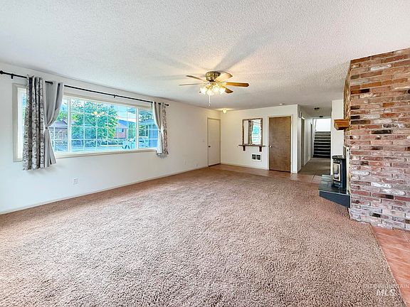 5th image of 739 Maple St
