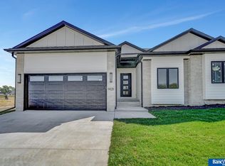 9131 Marbella Dr, Lincoln, NE 68520