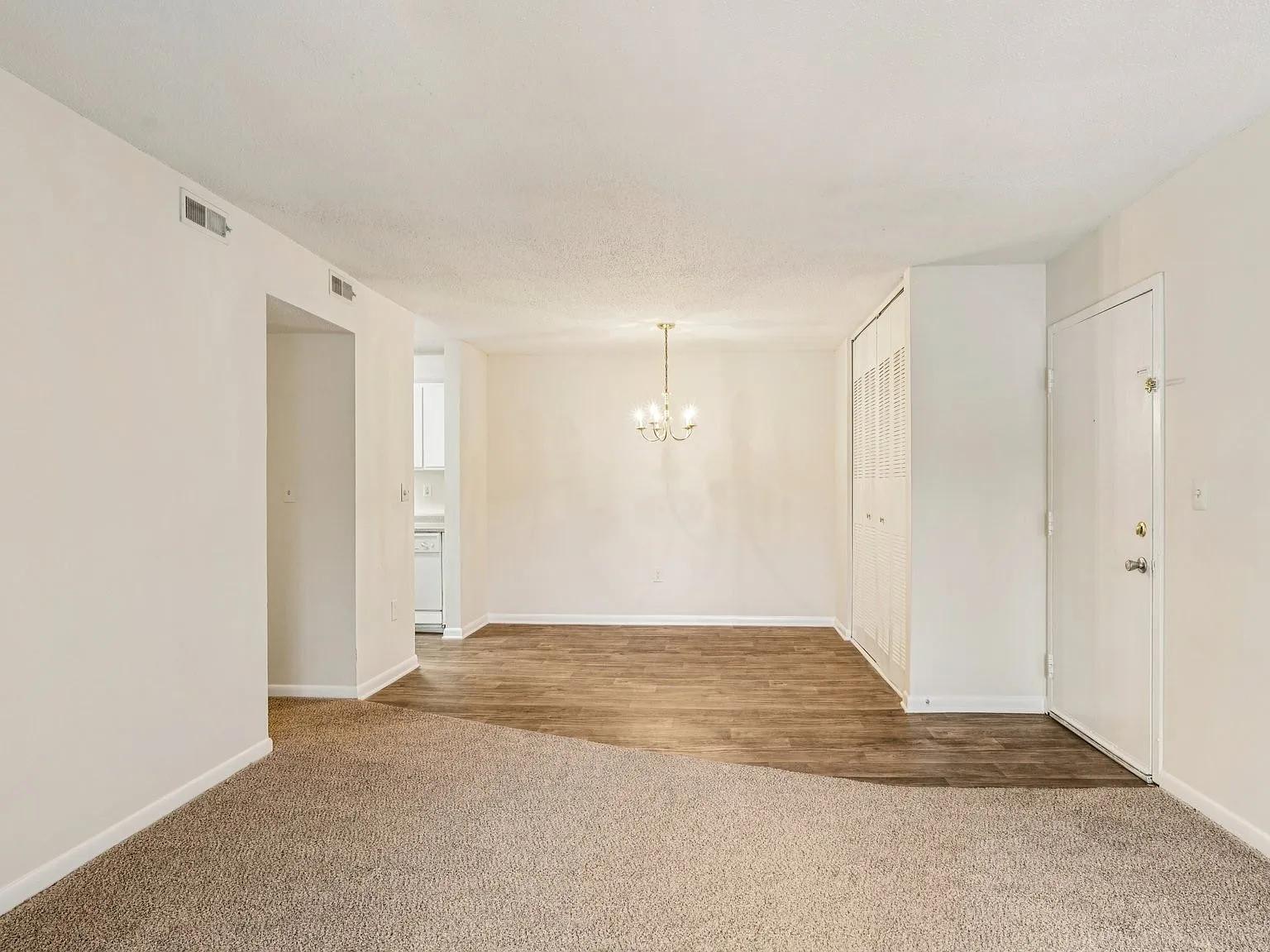 Westchester Key Apartments — Photo 4