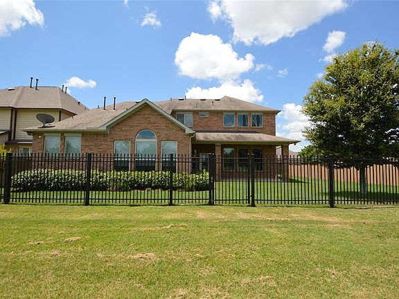 3rd image of 26810 Far Hills Dr