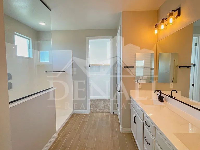 13648 N 144th Dr — Photo 17