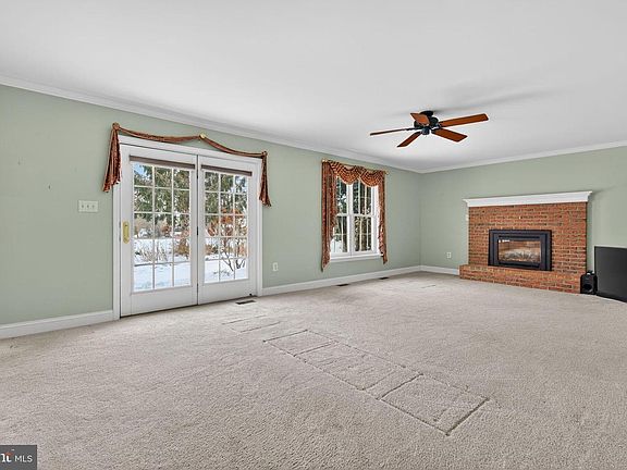 2nd image of 1240 Hambiltonian Way