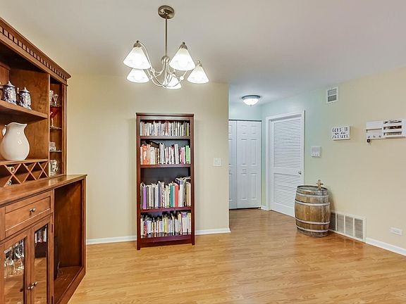 4th image of 698 Hapsfield Ln #4A2