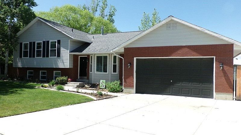 Home! : Quiet cul-de-sac with wonderful neighbors and best schools in walking distance!