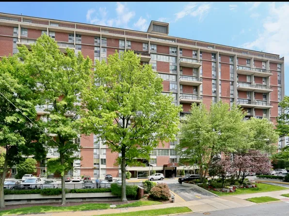4 Horizon Rd APT 631, Fort Lee, NJ 07024