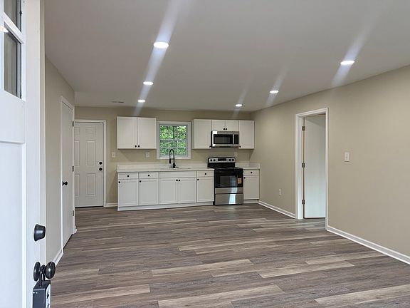 3rd image of 1313 Peggy Ln