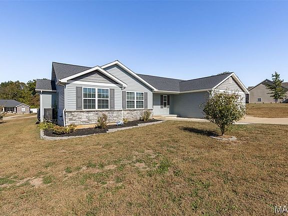 3rd image of 212 Redbud Dr