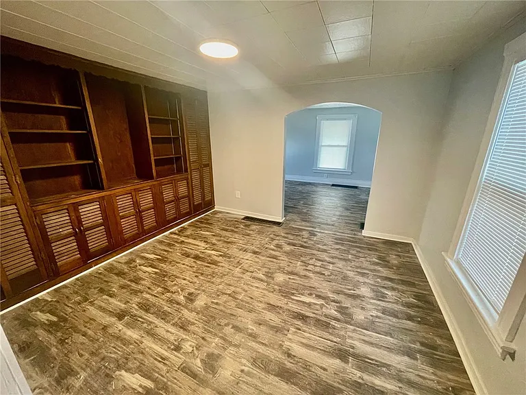 223 E Filbert St — Photo 8