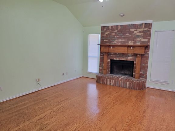 5th image of 1424 Chapman Dr