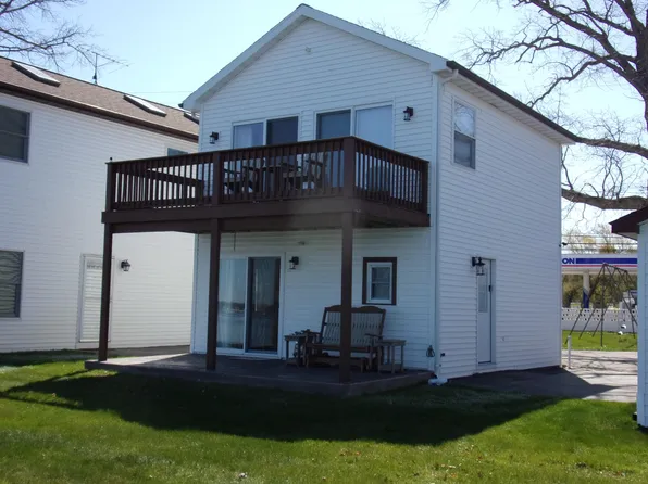 302 W Houghton Lake Dr, Prudenville, MI 48651