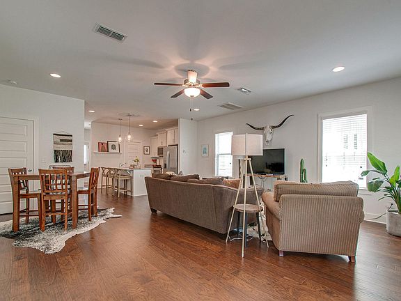 4th image of 717 Cottage Park Dr