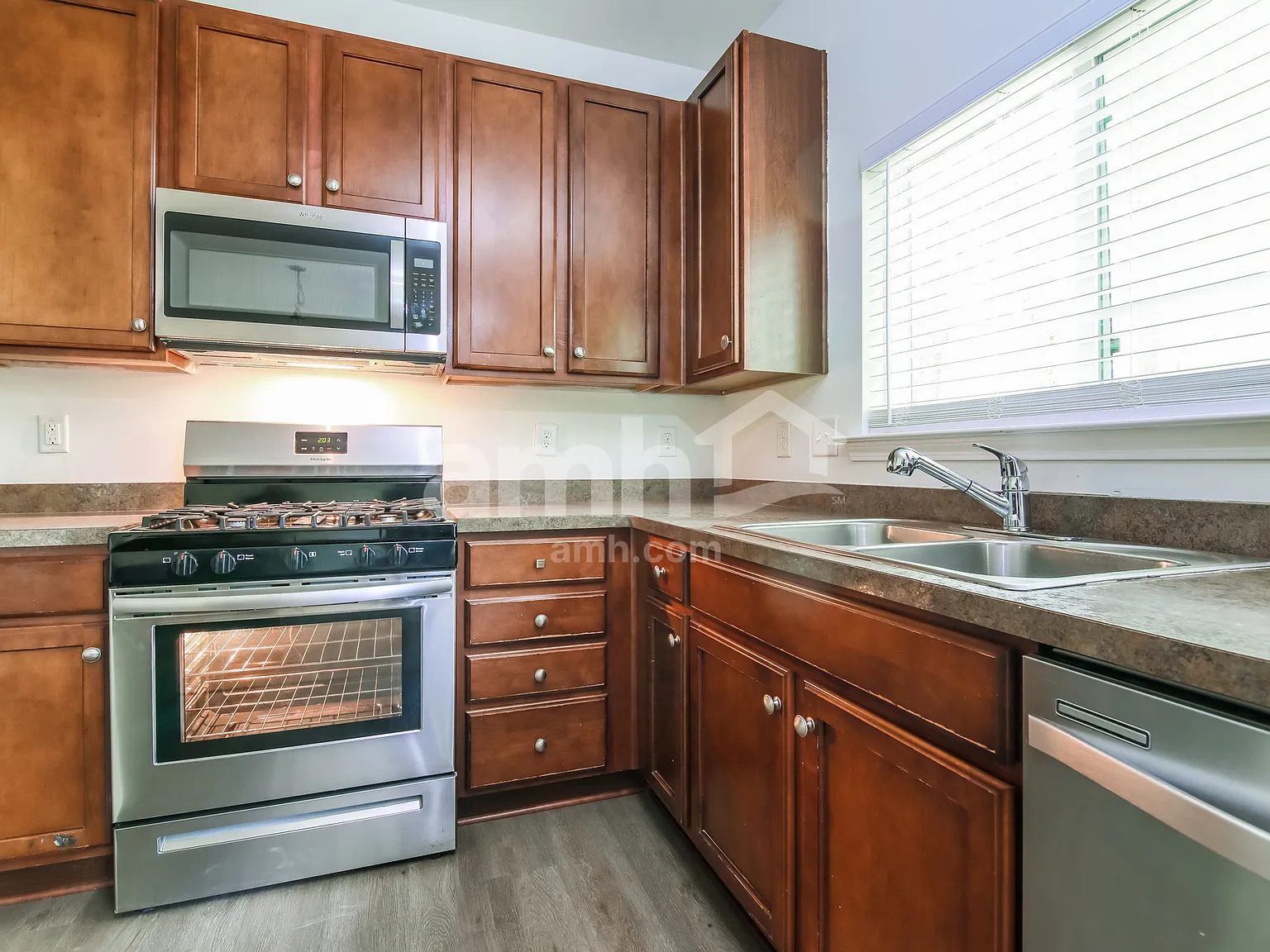 3 bed, 2.5 bath, 1881 sqft, $2,195 — Photo 4
