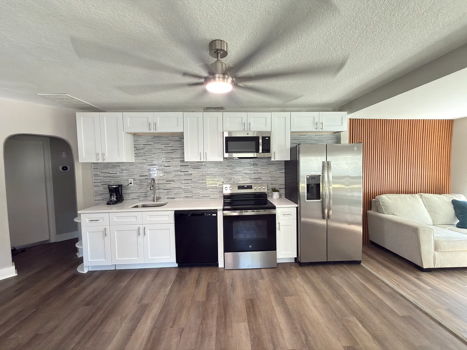 2 bed, 830 sqft, $2,250 — Photo 2