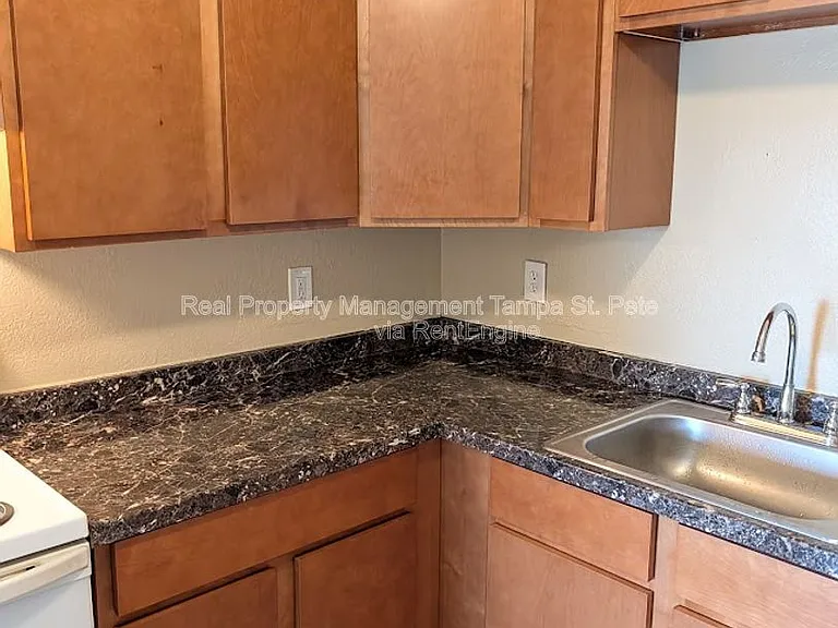 8429 N 39th St #3 — Photo 6