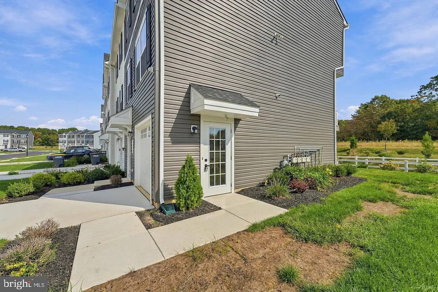 3 bed, 2.5 bath, 1594 sqft, $3,200 — Photo 4