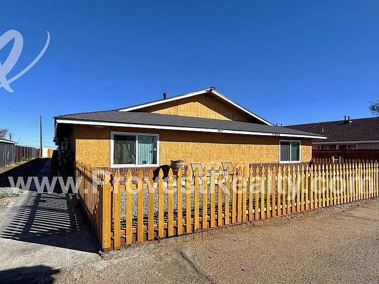 Freshly Modernized 1-Bed, 1-Bath Apartments in Adelanto!! — Photo 10