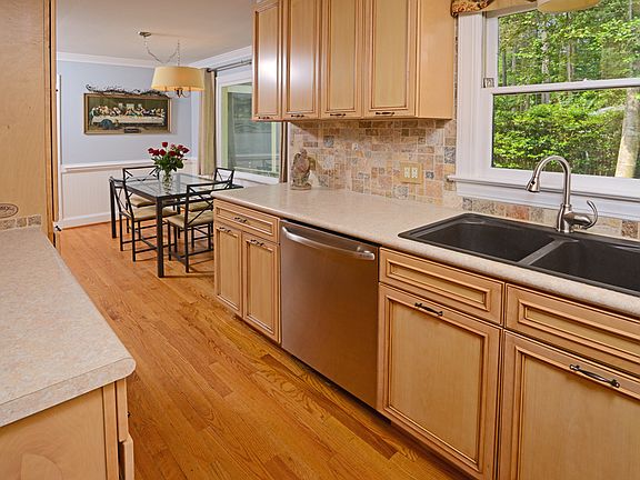 2nd image of 3308 Cadenza St