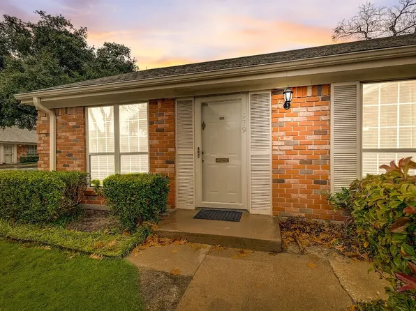 979 Roaring Springs Rd, Fort Worth, TX 76114