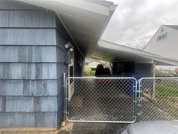 3rd image of 4174 Powell Ave