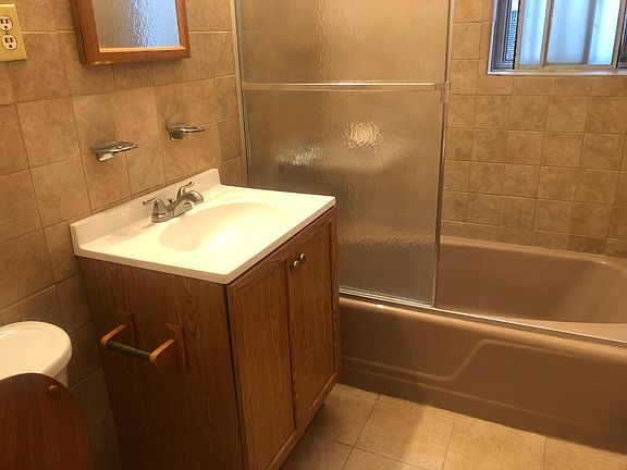 5th image of 615 E 240th St