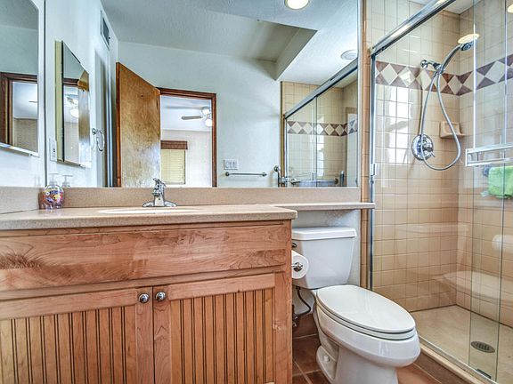 5th image of 511 E Solana Dr