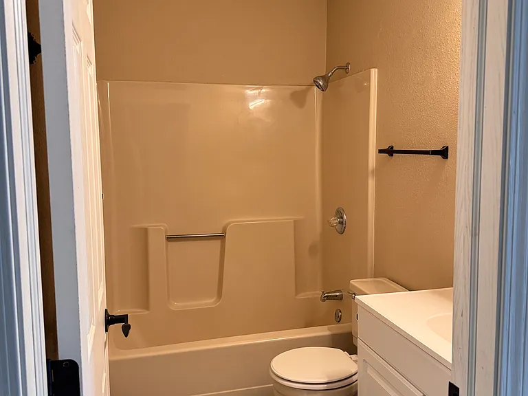4002 Lakeview Dr #1 — Photo 8