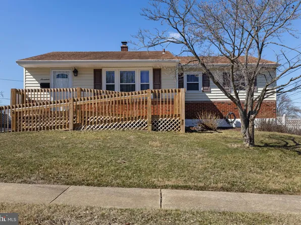 17 Dryden Rd, New Castle, DE 19720