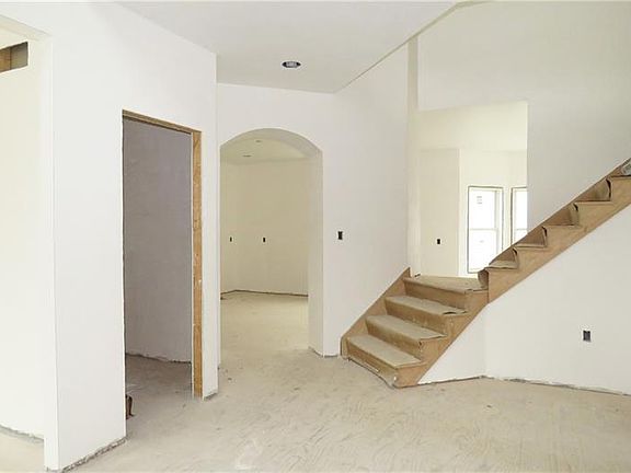 3rd image of 1372 Hemlock Dr