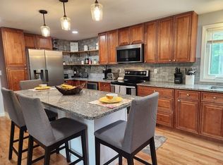 1 Lynn Dr, Attleboro, MA 02703