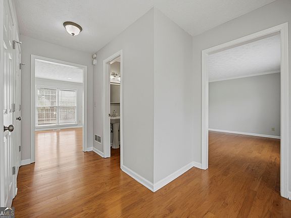 2nd image of 11195 Surrey Park Trl