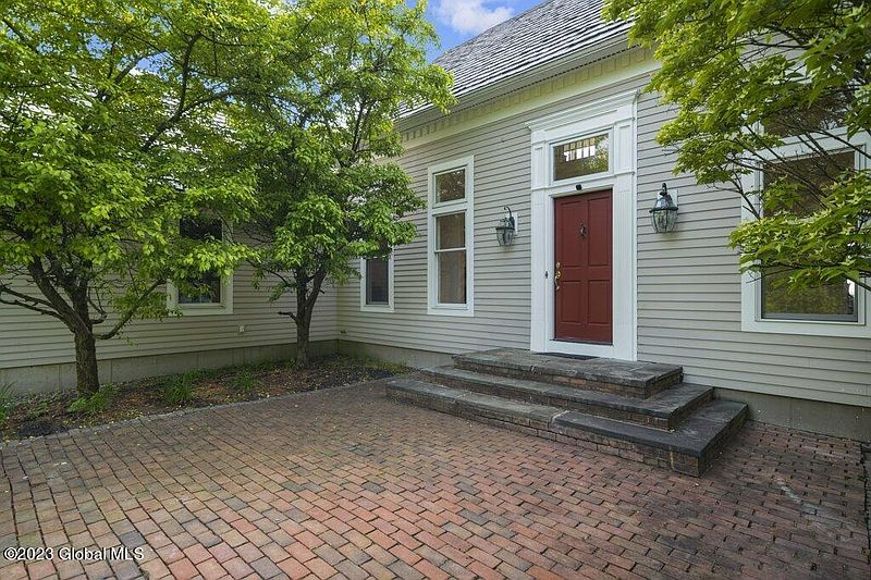 3rd image of 8 Shaker Bay Road