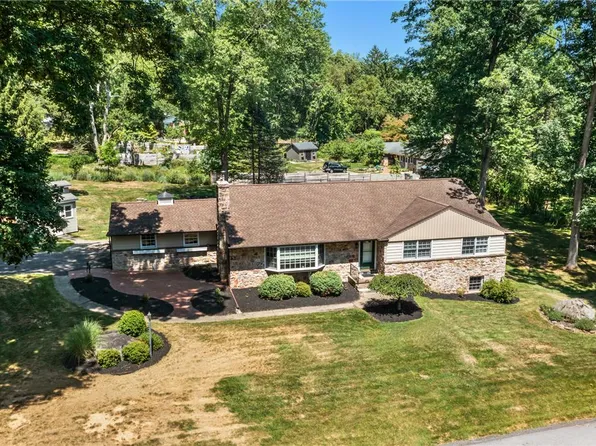 3598 Laurel Ln, Center Valley, PA 18034