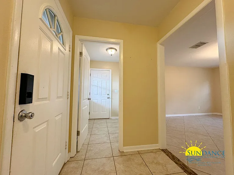 321 Biscayne Ln — Photo 2